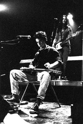 Matt Ward & Laureline avec Giant Sand ˆ Blois, octobre 2000. photo © 2000 Cathimini