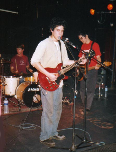 Matt Ward at the M.J.C. Claudel in Reims, december 11th 2000. photo Pol Dodu